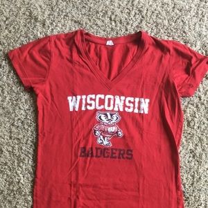 ⭐️2 FOR $15⭐️ Wisconsin Badgers T-shirt